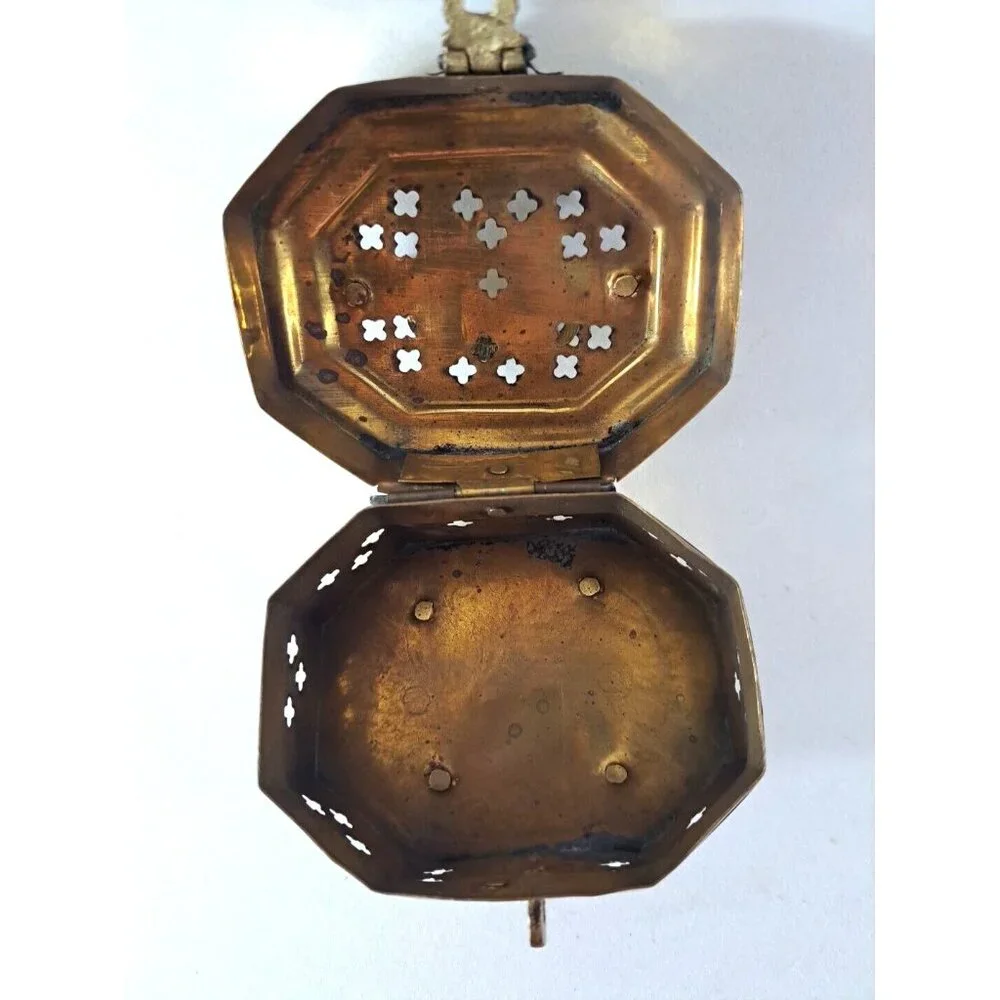 Vintage Brass Incense Trinket Curio Candle Box Latch Footed Hippie 3.5x2.5